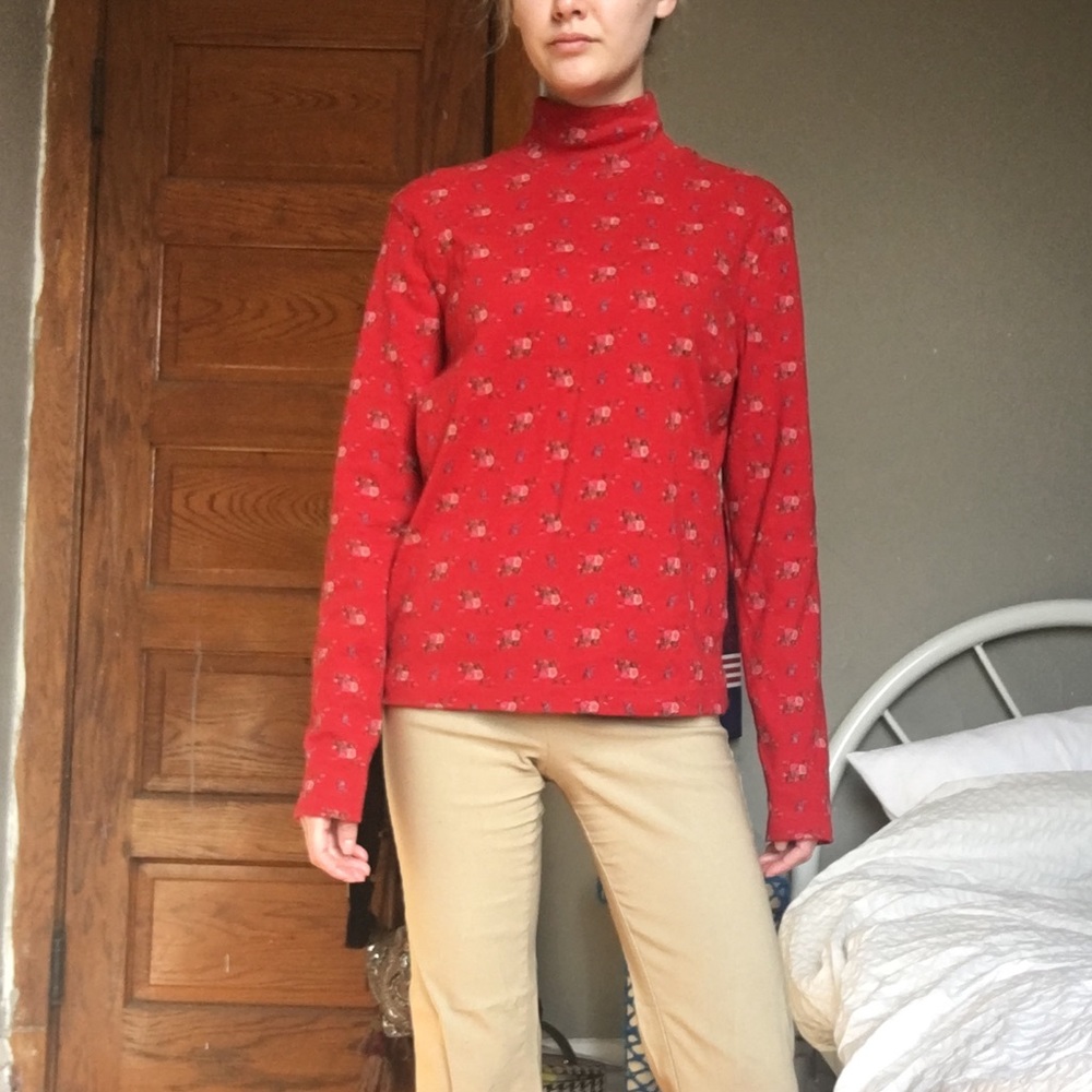 Flower turtleneck shirt